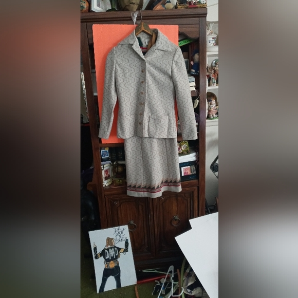 Lesile Fay Dress Suit - Picture 2 of 3